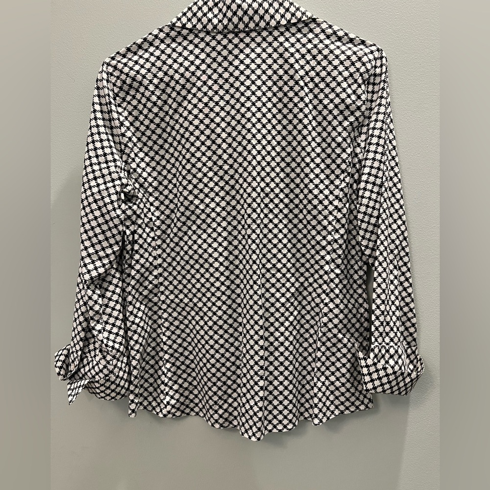 Talbots Women's 10 black and white star pattern. Long Sleeved Shirt Top size 10 - Picture 4 of 7